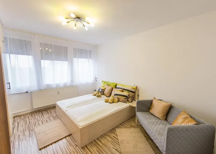 Home- Pesterzsebet * Budapesta