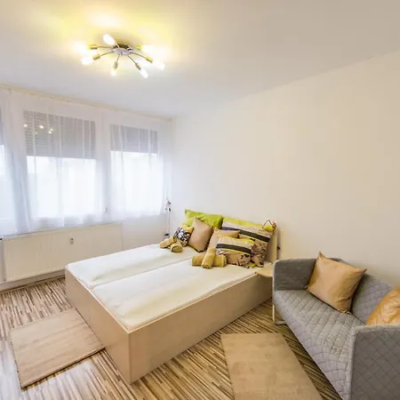 Home- Pesterzsebet * Budapešť